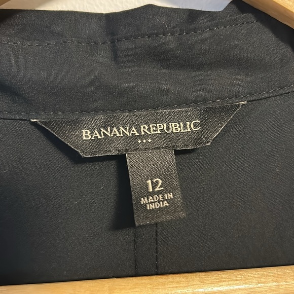 Banana Republic Outlet Black Dress with Flared Skirt. Size 12. It has pockets! - Picture 4 of 5